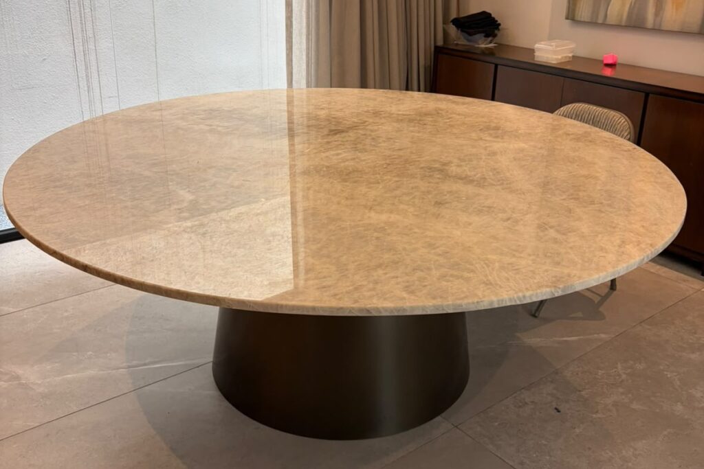 Base de mesa cónica con cubierta de mármol